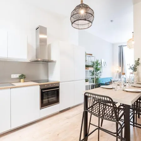 Centre - Flat With Terrace! *